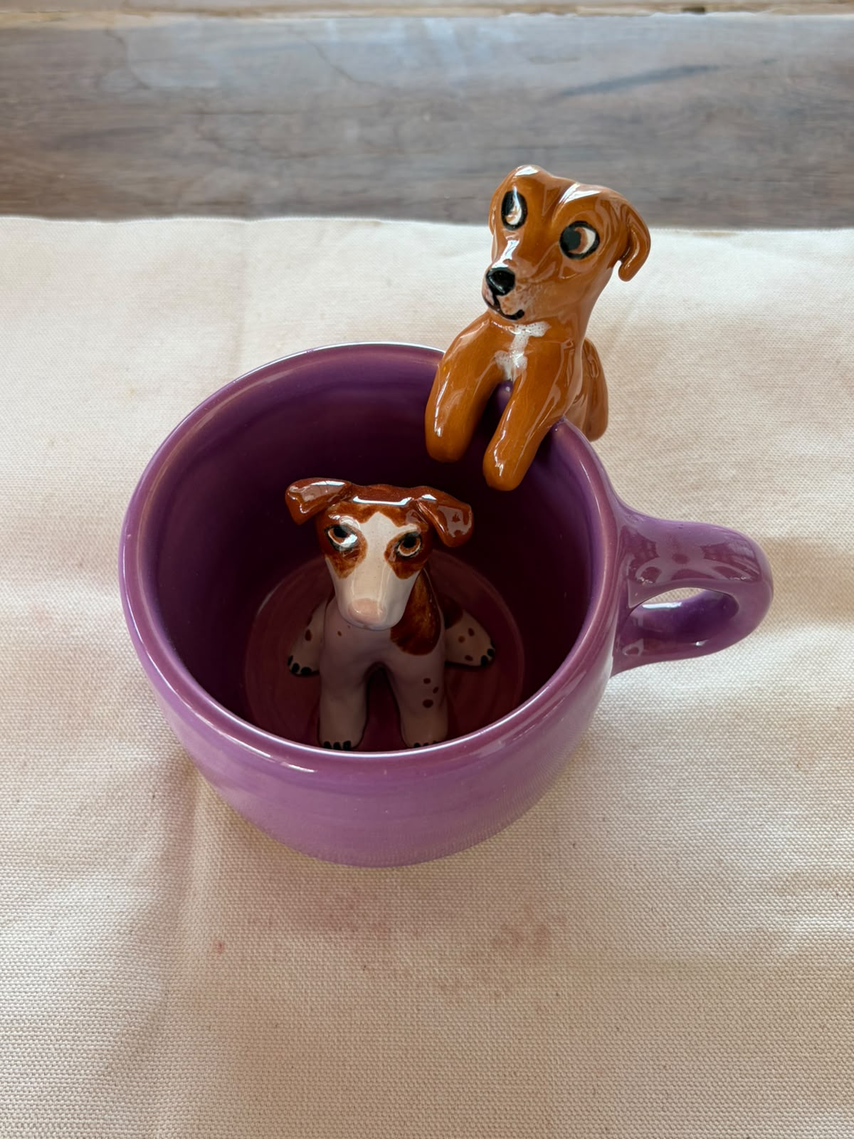 Taza Lavanda con perrito esculpido a mano por Perritos